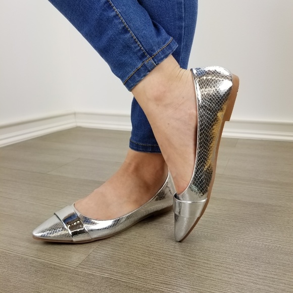 Silver Metallic Pointy Toe Slip On Flats -U - Picture 4 of 8